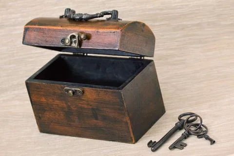 The old trunk with the key Stock-Fotos