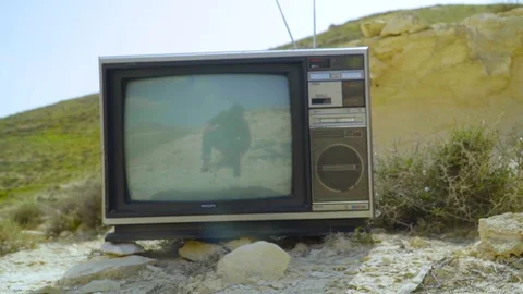 Old TV in desert Video stock 89577773