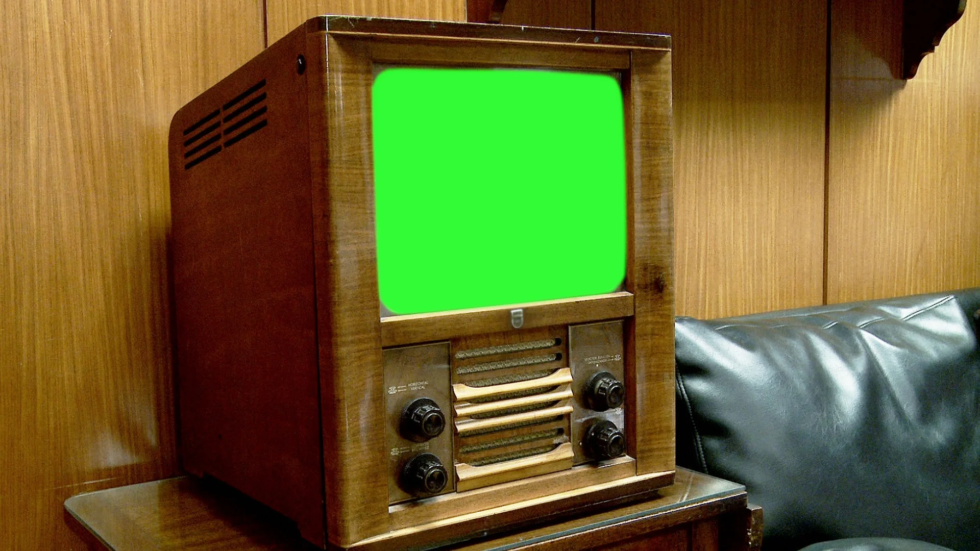 Телевизор стал зеленым