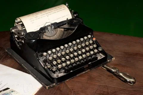 Old typewriter with a paper Foto stock