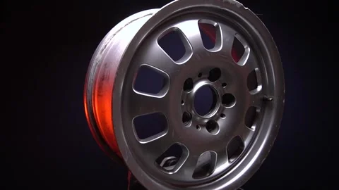 Old uneven car titanium rims Vidéo 258656161