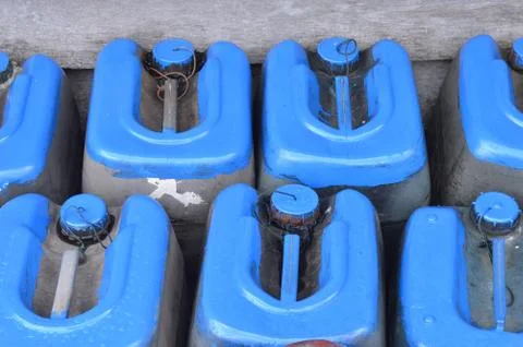 Old used plastic cans Fotos Stock