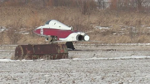 Old vintage CF-18 Royal Canadian air force warplanes rust in farmers field Видео 147520209