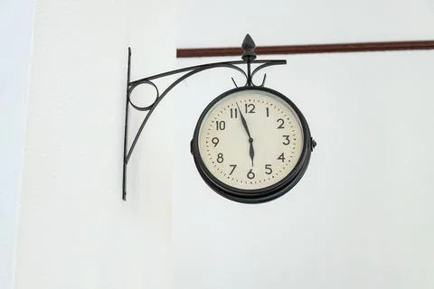 Old wall clock over a white wall Foto stock