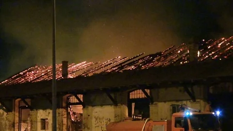 Old warehouse burning Видео 75529915