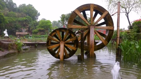 Old water wheel in pond 스톡 동영상 74064252