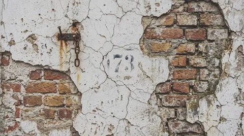Old weathered brick wall with cracks. Fotos Stock
