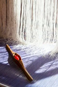 Old weaving Loom and thread of yarn. 스톡 사진