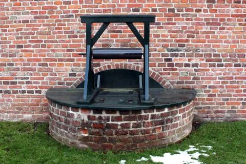 Old well Stock Photos