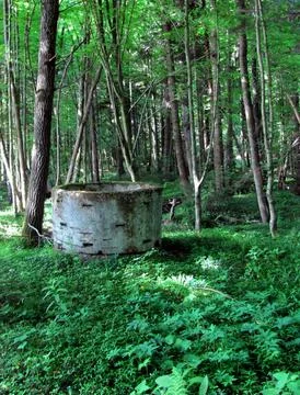 Old well Stock Photos