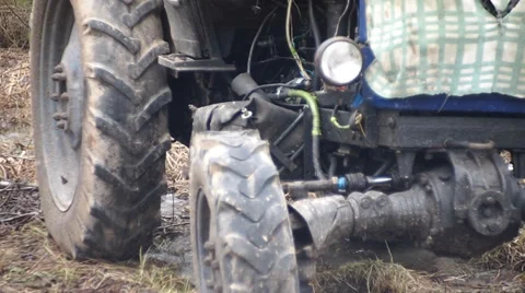 Old wheel tractor Vídeo Stock 36078915