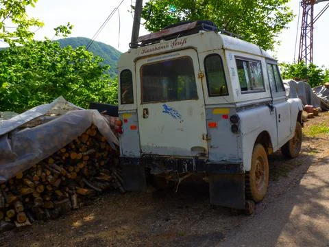 Old white suv Stock-Fotos