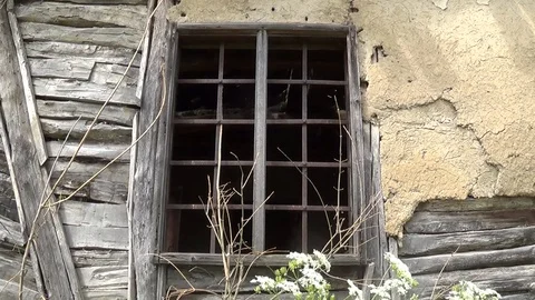 An old window with bars on the abandoned house Vídeo Stock 111323010