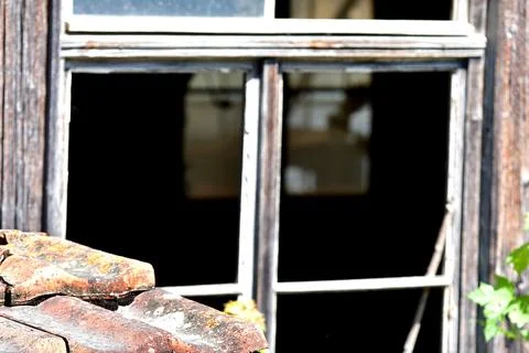 Old window with broken glass 스톡 사진