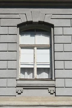 Old Window on Classical Stone Facade Foto stock