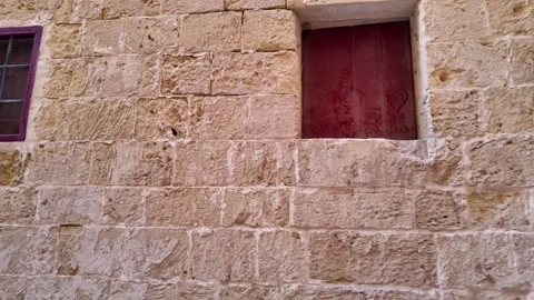 Old Window in a limestone wall in Malta Vídeos de archivo 317177870