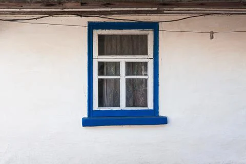 Old window outside a rustic white house Foto stock