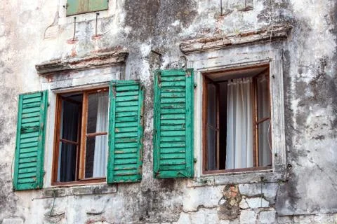 Old windows Stock Photos