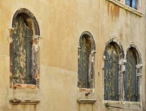 Old windows Stock Photos