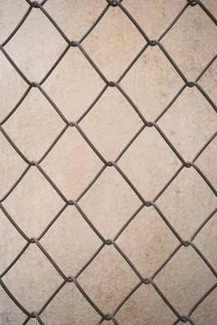 Old wire mesh on dirty wall, construction industry Foto stock