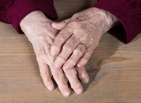 Old womans hands 库存照片
