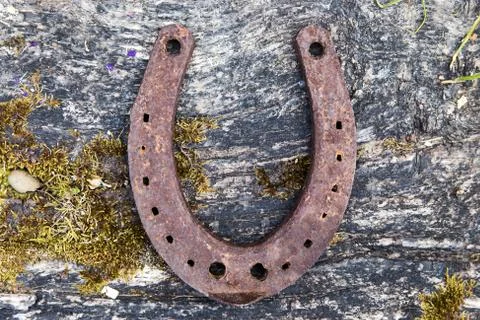 Old wooden background with rusty horseshoe Stockfoto's