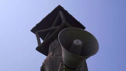 Old wooden loudspeaker tower announcing information 库存影片 322671865