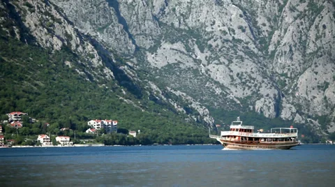 Old wooden ship Stockbeeldmateriaal 38334503
