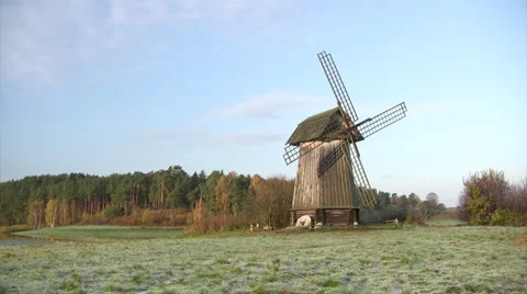 Old wooden windmill 스톡 동영상 1442672