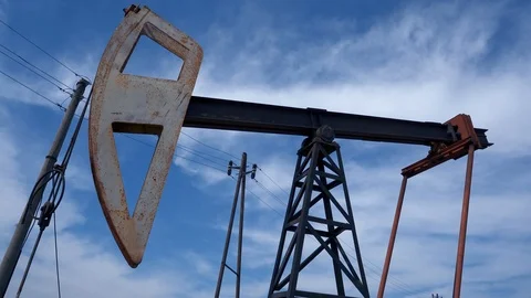 Old working oil rig Stock-Footage 88259918