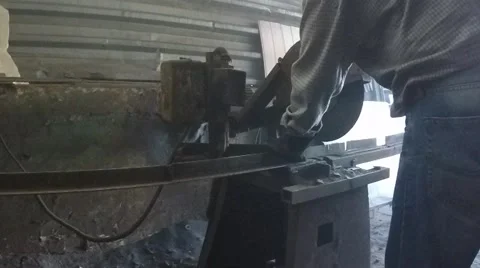 The old workshop. Lots of sparks. Slow motion. Stockbeeldmateriaal 55849060