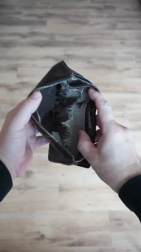 An old, worn, empty wallet. Hand open empty purse looking for money Video stock 280581167