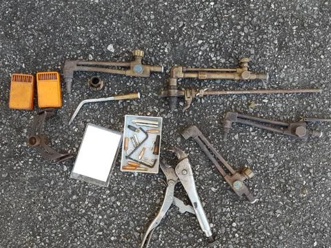 Old worn used tools on ground Foto stock