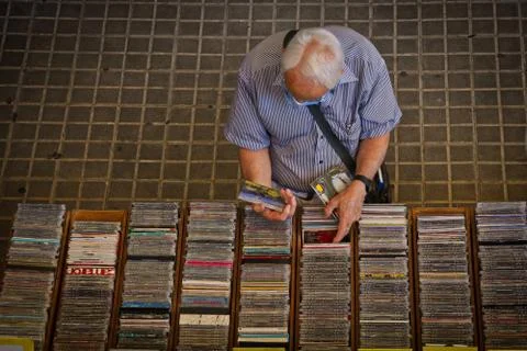 Older person buys second-hand CDs at a disco stall in Barcelona Stock Photos
