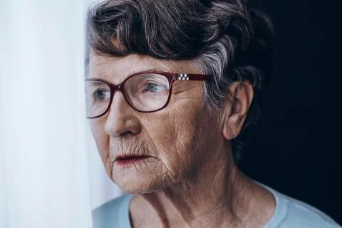 Older woman with memory problems Stockfoto's