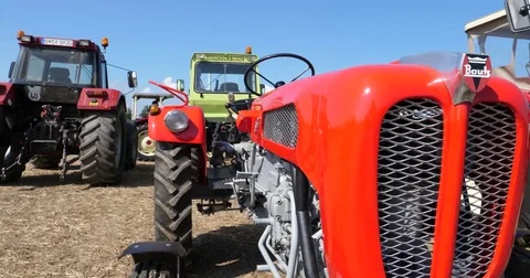 Oldtimer Tractor Bautz - UHD 4 K Stock Footage 82491206