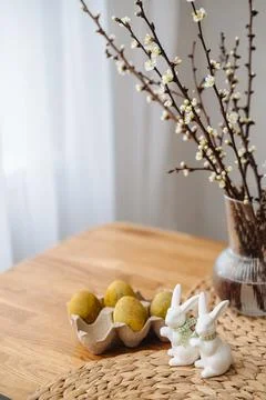 Olive-colored Easter eggs arranged on a rustic wooden table Foto stock