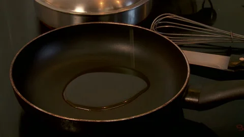 Olive oil pour Stock Footage 130797456