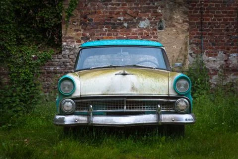 Oltimer overgrown with moss Stock Photos