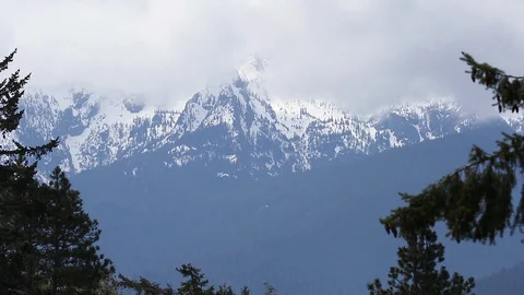 Olympic Mountain Range Vídeos de archivo 129960770