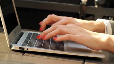 Oman hands typing on laptop sitting in cafe in city 스톡 동영상 81035367