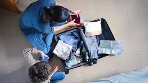 Oman preparing suitcase with 2 sons trip Vídeos de archivo 270484598