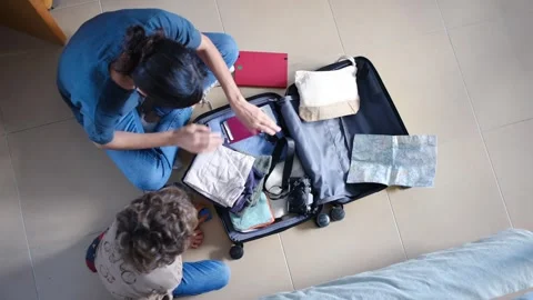 Oman preparing suitcase with 2 sons trip Vídeos de archivo 270484605