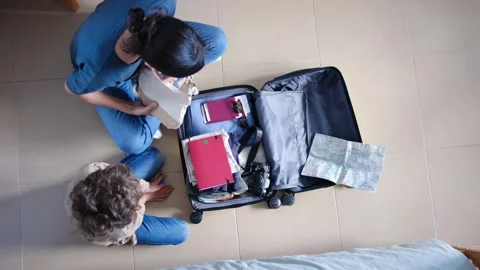 Oman preparing suitcase with 2 sons trip Vídeos de archivo 270484609