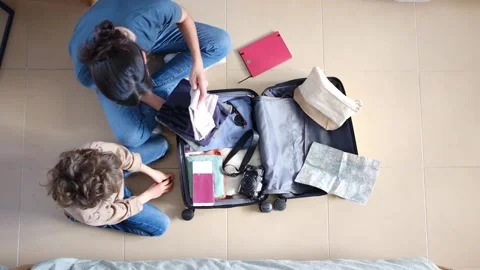 Oman preparing suitcase with 2 sons trip Vídeos de archivo 270484621