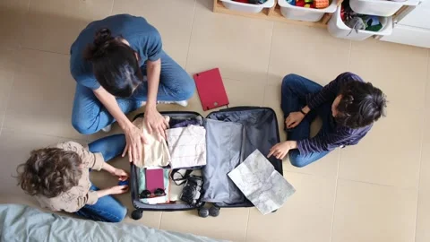 Oman preparing suitcase with 2 sons trip Vídeos de archivo 270484705