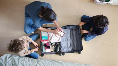 Oman preparing suitcase with 2 sons trip Vídeos de archivo 270484715