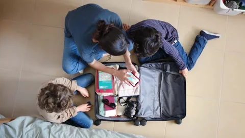 Oman preparing suitcase with 2 sons trip Vídeos de archivo 270484732