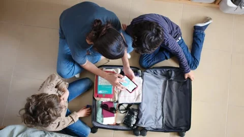 Oman preparing suitcase with 2 sons trip Vídeos de archivo 270484734