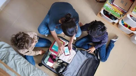 Oman preparing suitcase with 2 sons trip Vídeos de archivo 270484738